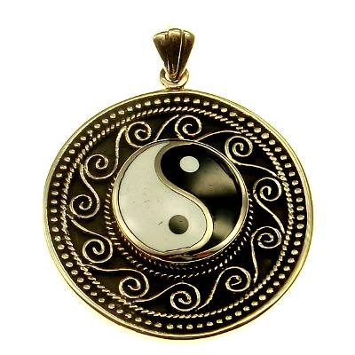 Bronzeanhänger Yin&Yang auf Scheibe mit Spiralmuster