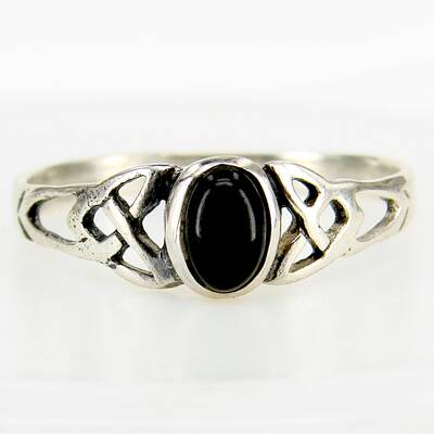 Silberring Triquetas mit schwarzem Onyx