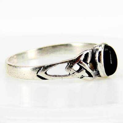 Silberring Triquetas mit schwarzem Onyx