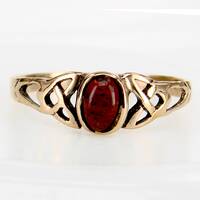Bronzering Triquetas mit rotem Jaspis