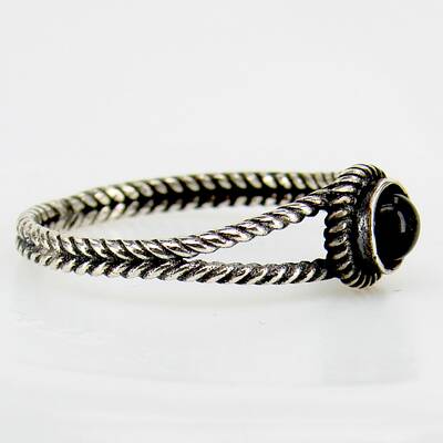 Silberring gedreht mit schwarzem Onyx