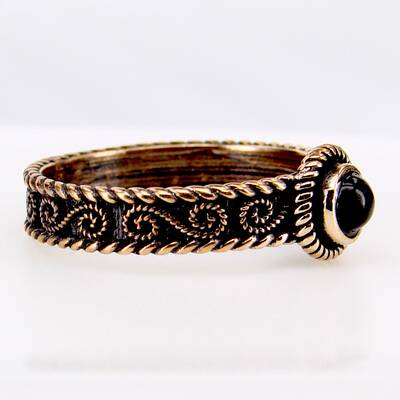 Bronzering Spiralmuster mit schwarzem Onyx
