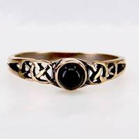 Bronzering keltisch mit schwarzem Onyx
