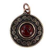 Bronzeanhnger Spiralmuster mit rotem Jaspis